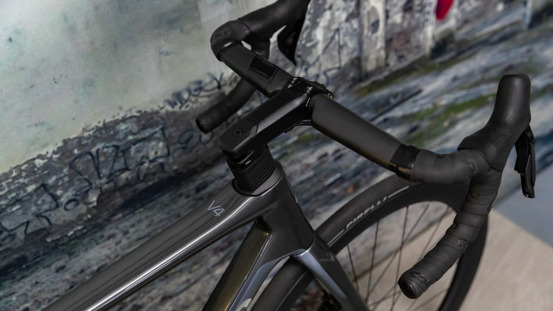 Colnago – Road Bike – V4 – 51 cm fits like a 55 – Shimano 105 Di2 thumbnail 5