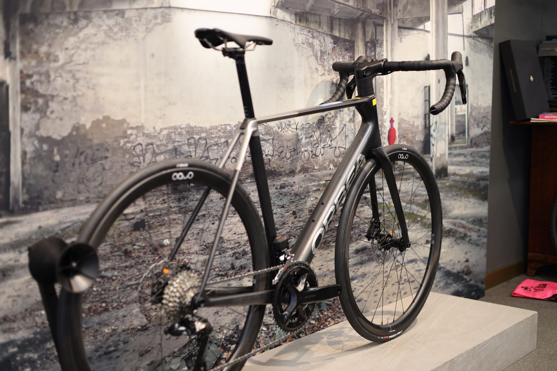 Orbea Orca M30I – Road Bike – Carbon Titanium – 53 cm – Shimano 105 Di2 thumbnail 3