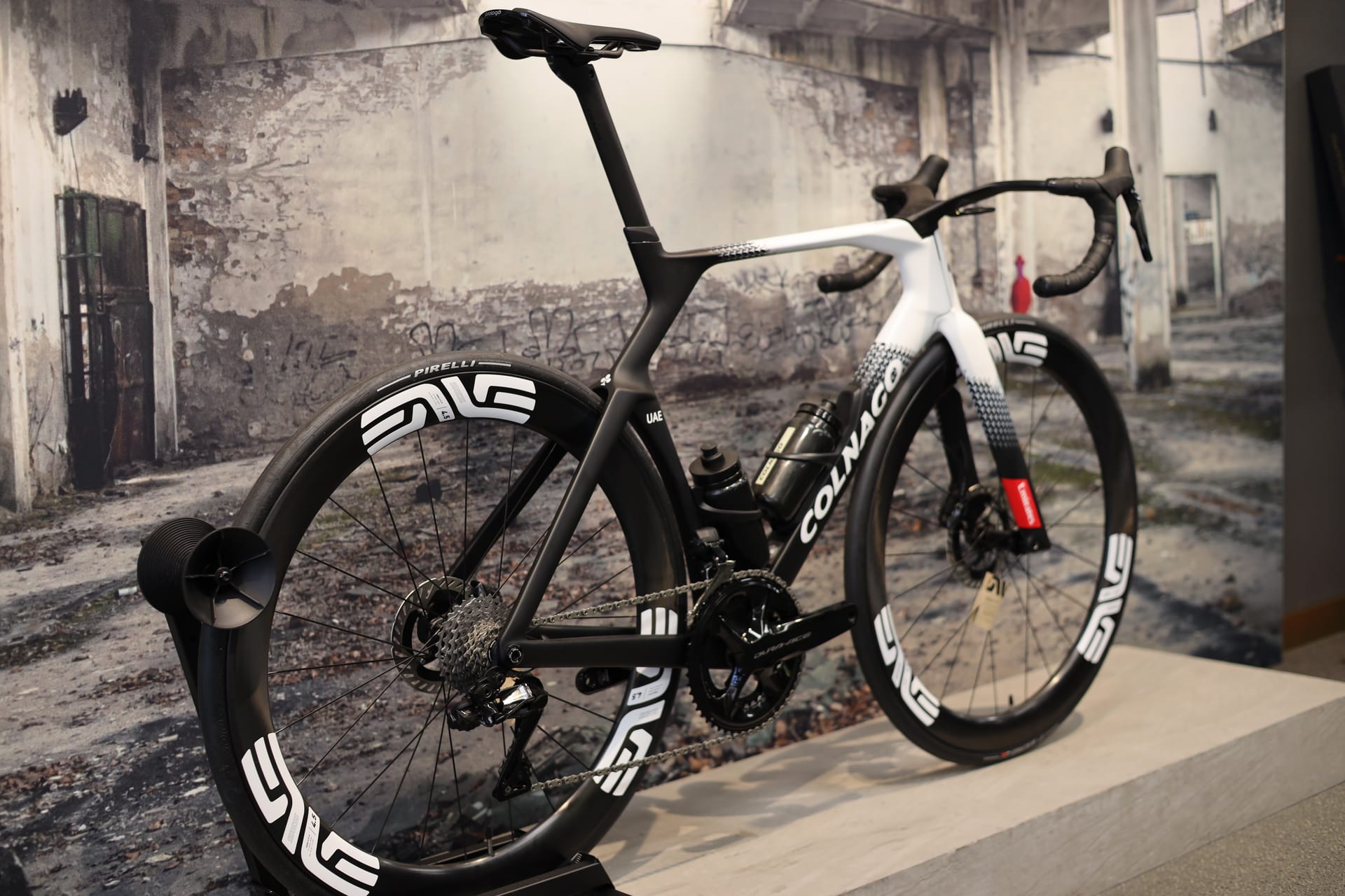 Colnago Y1RS – UAE – Medium – Enve – Dura Ace Di2 miniatuur 3