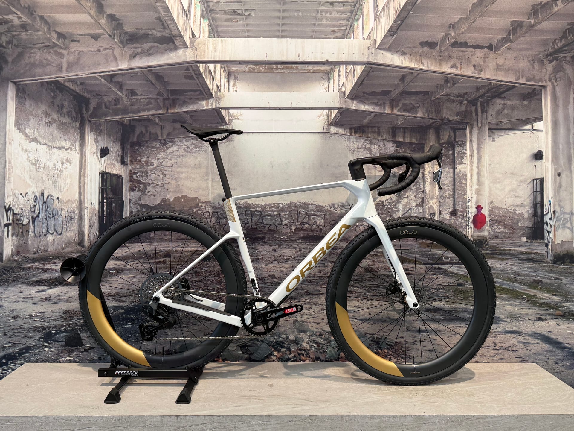 Orbea Terra Race – Gravel Bike – Custom White/Sand Gold – SRAM Rival AXS – Large Orbea Terra Race – Gravel Bike – Custom White/Sand Gold – SRAM Rival AXS – Large