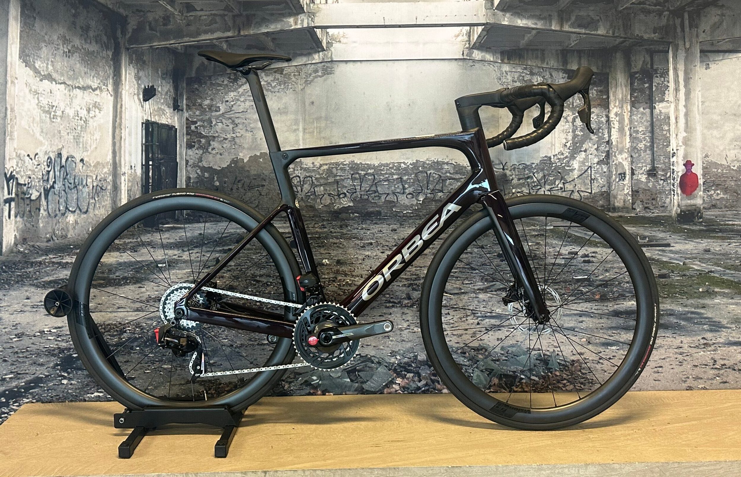 Orbea Orca – Road bike – Wine Red – 57 cm – SRAM Force eTap