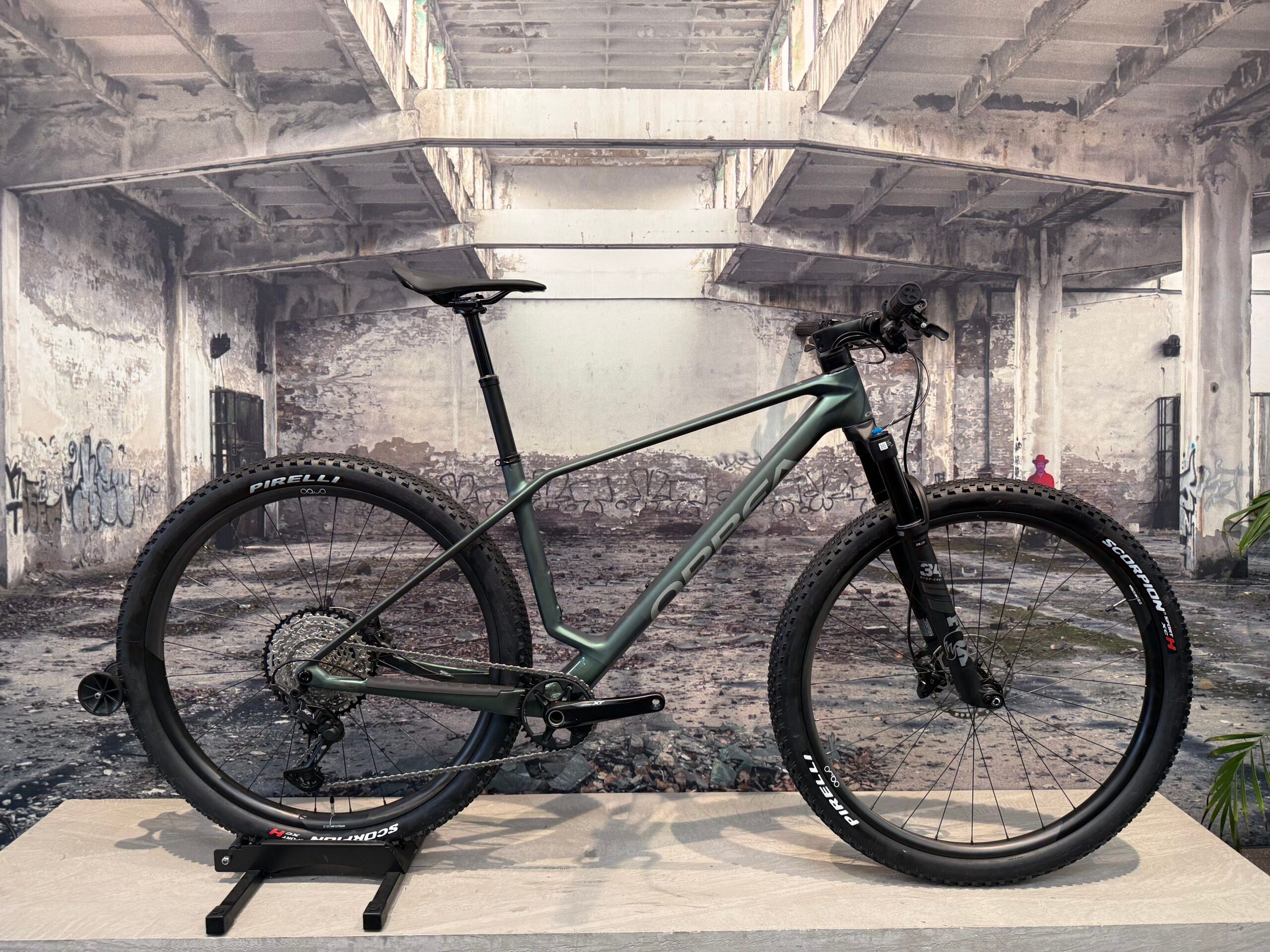 Orbea Alma M20 – Carbon MTB – Seaweed Carbon View – Large – Shimano XT