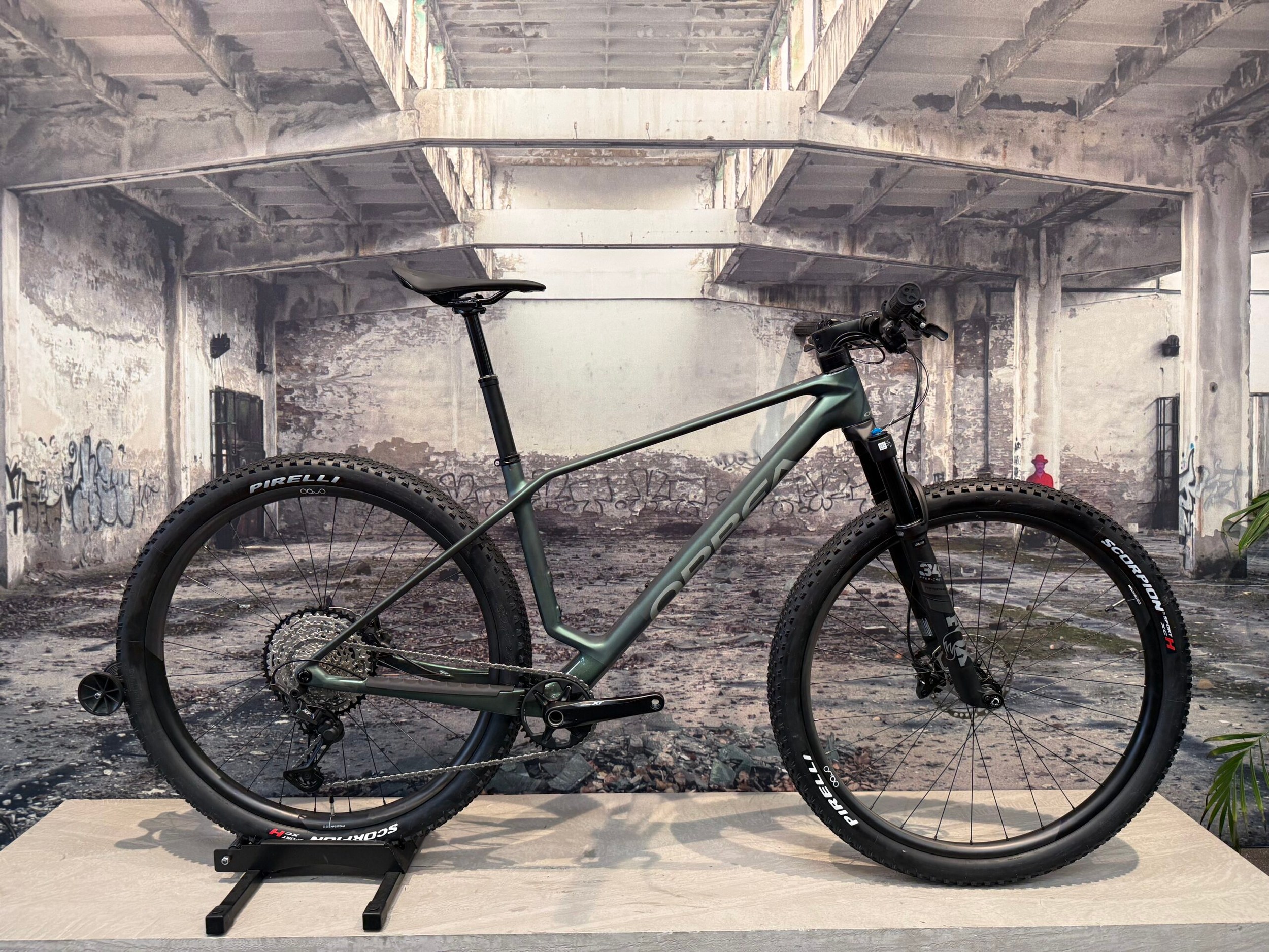 Orbea Alma M20 – Carbon MTB – Seaweed Carbon View – Large – Shimano XT