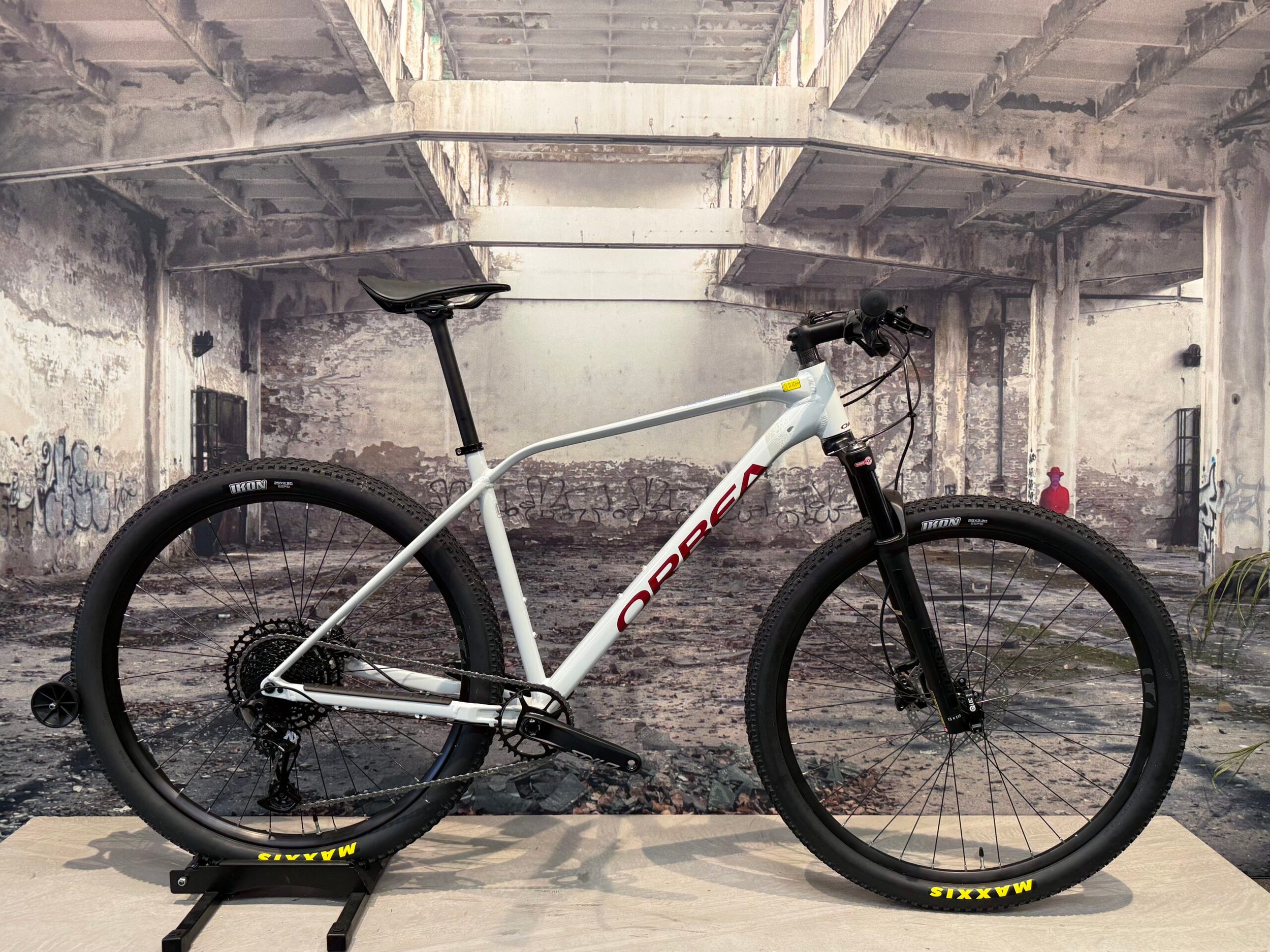 Orbea Alma H10 – MTB Hardtail – Large – Grijs Rood – SRAM NX