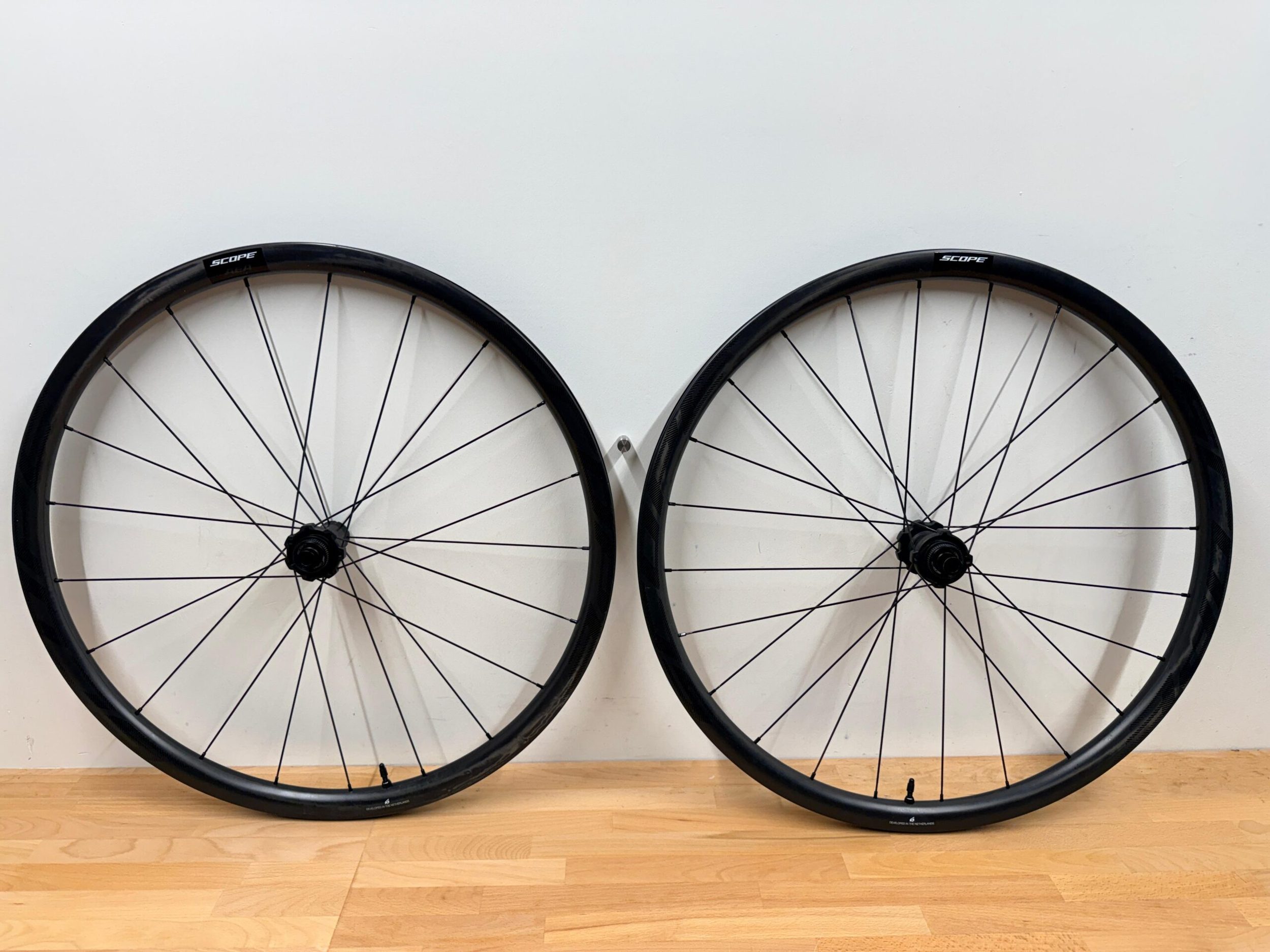 Scope r3 Disc – Carbon Wielset – Zwart -Shimano