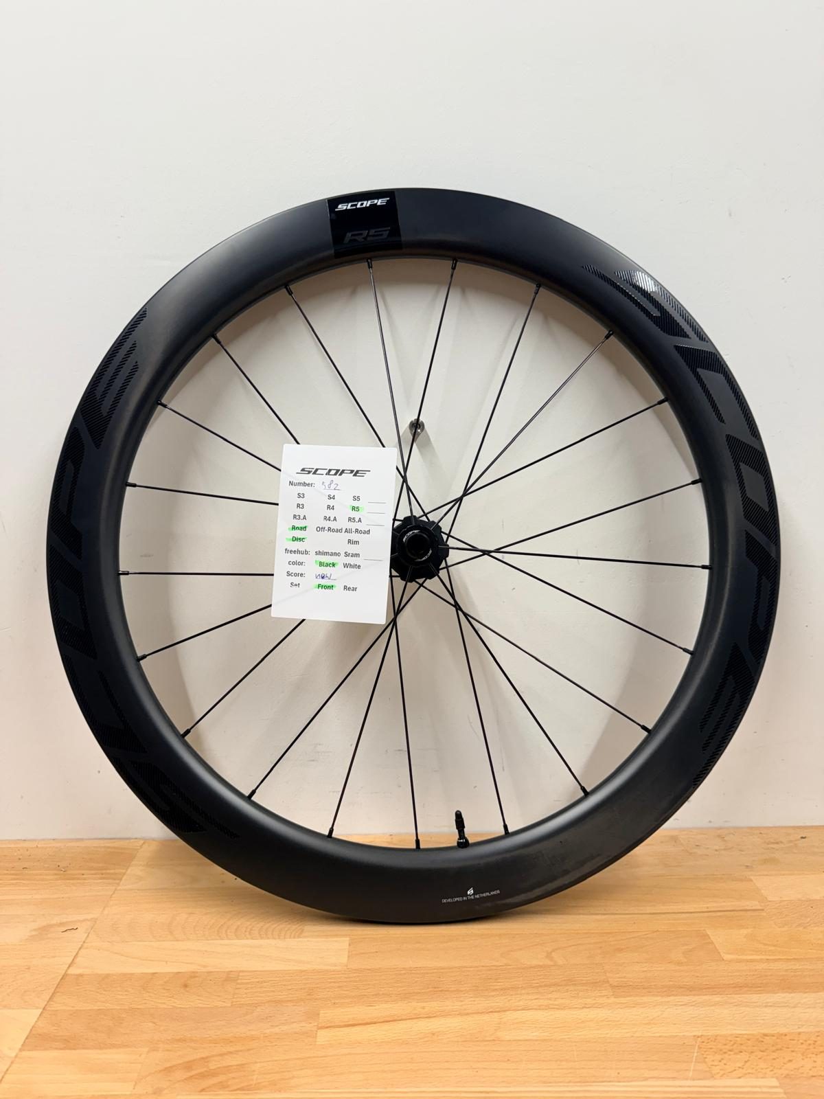 Scope R5 – Carbon voorwiel – Disc – Zwart