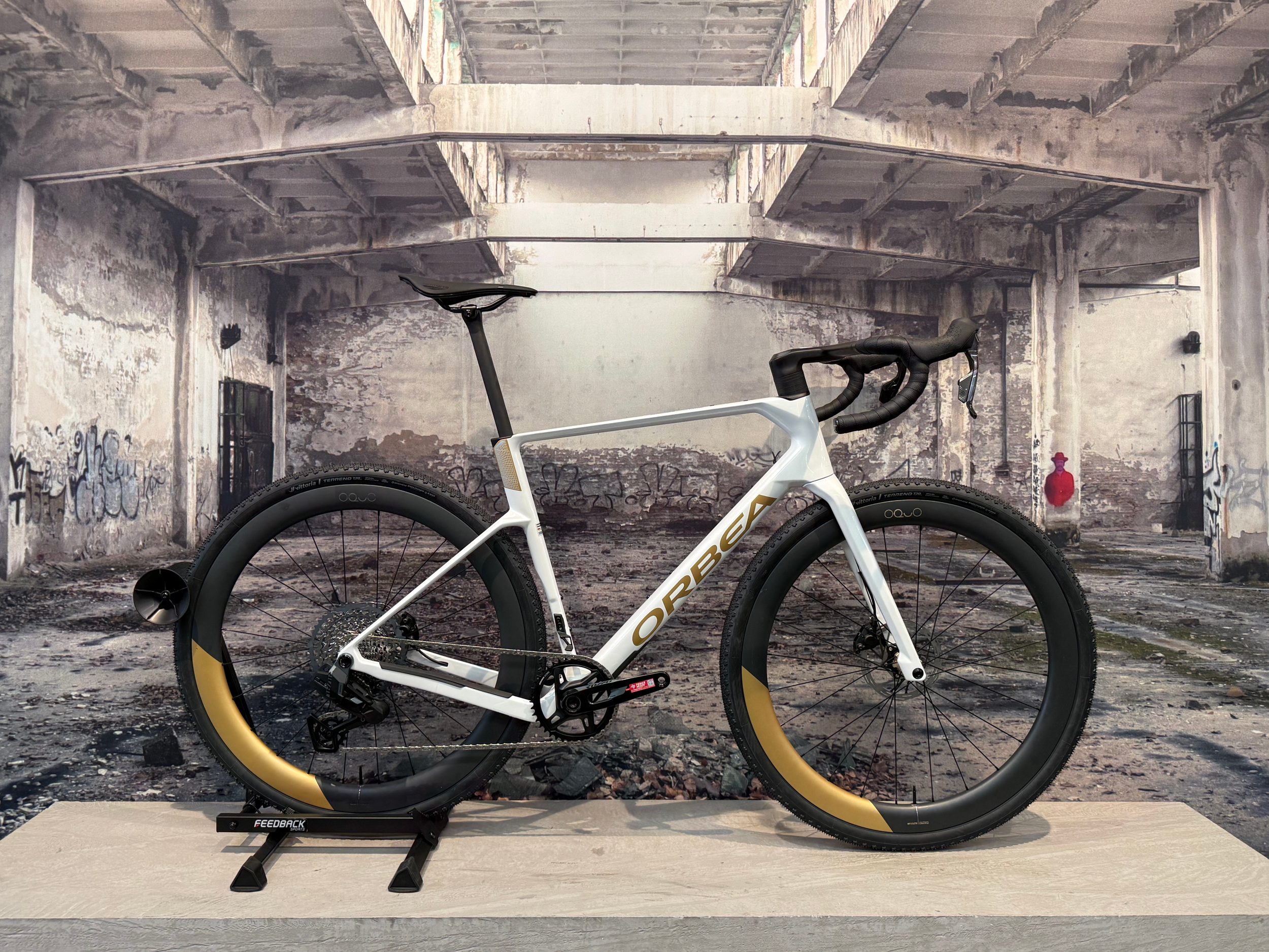 Orbea Terra Race – Gravel Bike – Custom White/Sand Gold – SRAM Rival AXS – Large